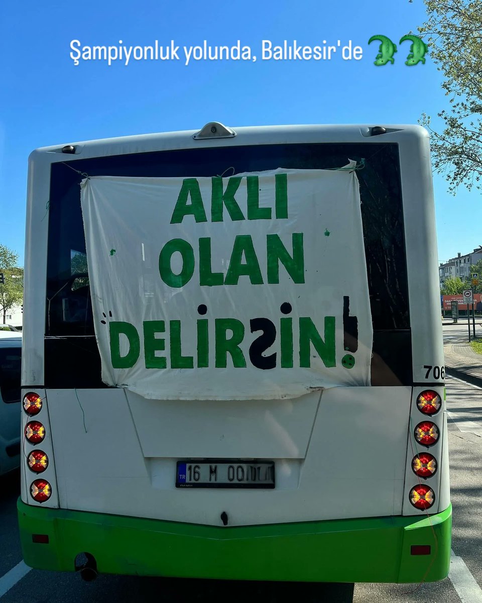 bursaoho's tweet photo. Şampiyon #Bursaspor 🐊

Bursa Özel Halk Otobüsleri, doğu filosundan araçlarla  taraftarlarımızla şampiyonluk maçında Balıkesir'deydi 🐊🐊 https://t.co/LEpL4kH0i3