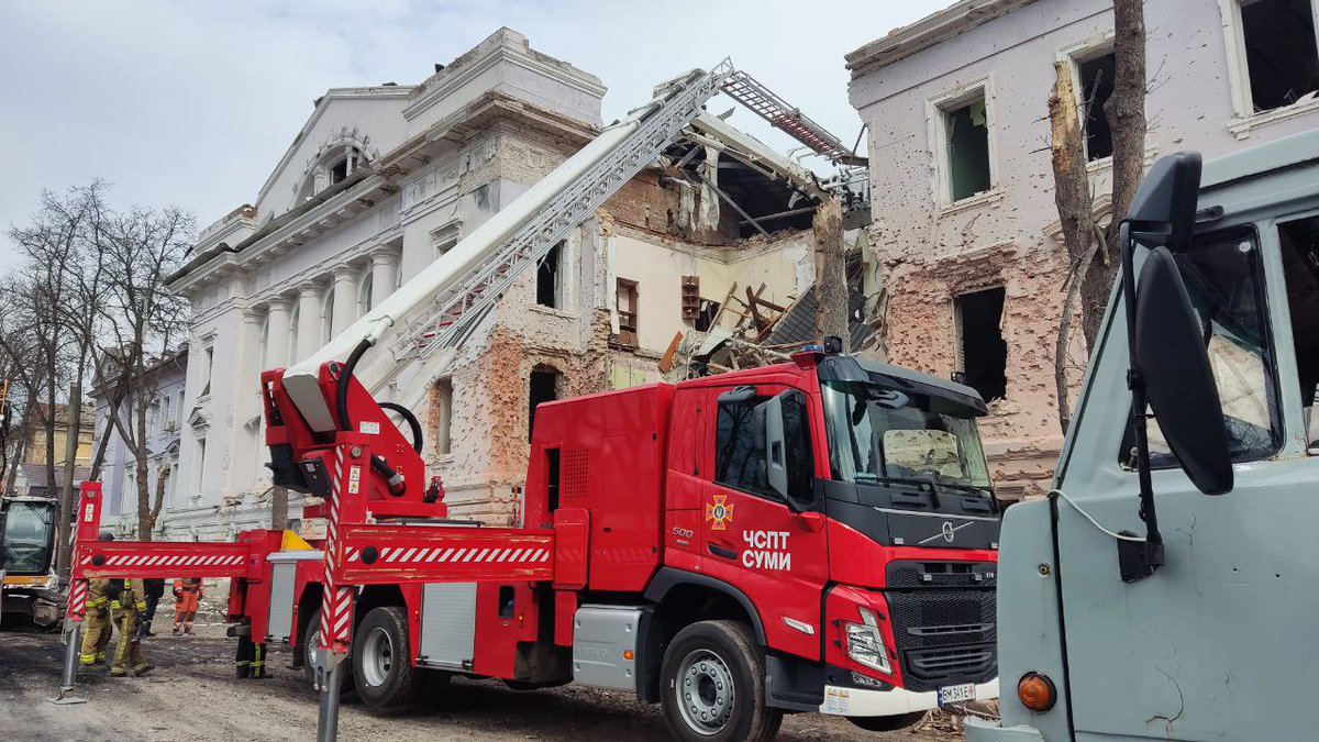 UNHCR Ukraine (@unhcrukraine) on Twitter photo At least 32 civilians killed, 100+ injured in today’s tragic Russian attack on Sumy🇺🇦
UNHCR’s partner <a href="/MissionProliska/">NGO Proliska</a> is on site, providing psychological 1st aid, emergency shelter materials, blankets & hygiene kits to affected families.
This is unacceptable. This must stop. At least 32 civilians killed, 100+ injured in today’s tragic Russian attack on Sumy🇺🇦
UNHCR’s partner <a href="/MissionProliska/">NGO Proliska</a> is on site, providing psychological 1st aid, emergency shelter materials, blankets & hygiene kits to affected families.
This is unacceptable. This must stop.