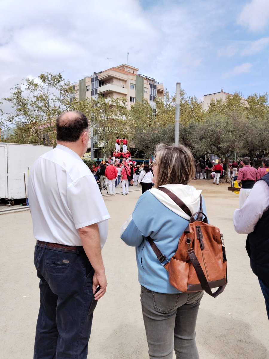 ERCVilafranca's tweet photo. Com cada any hem gaudit del Dinar de la República.
Agafar forces pels reptes que tenim al davant!
Enguany amb el nostre president Oriol @junqueras, amb qui hem aprofitat per escoltar molta gent i diverses entitats de Vilafranca.
Perquè escoltant, creixem!
#alserveidevilafranca https://t.co/Ge2DMdoVDF