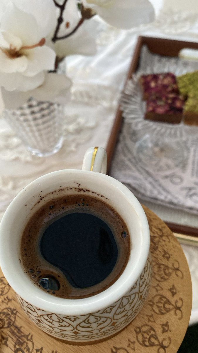 قد يختبِر الله صبرك حتى في فوضى مشاعرك ، ادع الله كثيرًا بترتيبها وكُن من الصَّابرين..