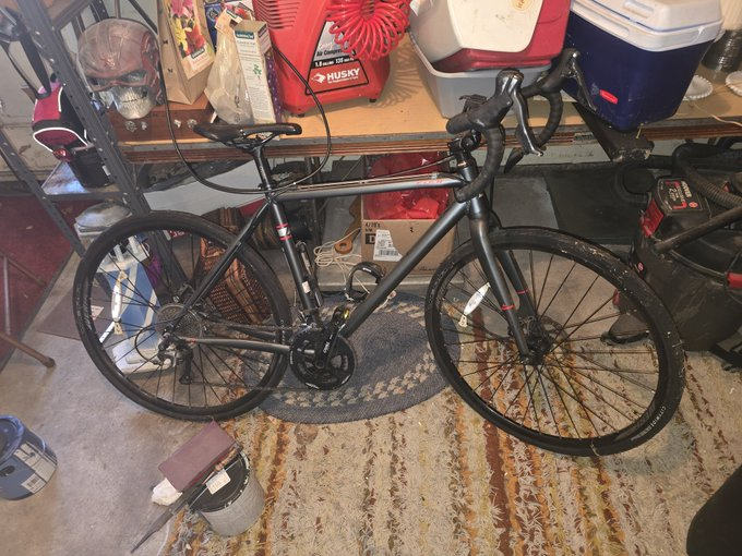 Millerlitejt's tweet photo. @optimuscrime69 other cousin (same aunt different uncle) gave me this bike for free https://t.co/zXUie2Mc1a