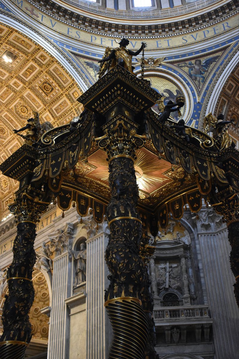 CharmOfCulture's tweet image. In 1939, workers beneath the Vatican accidentally broke into a 2,000-year-old burial ground.

Hidden beneath the world’s most famous church was a secret that had been buried since the Roman Empire.

And what they found may have been the bones of Saint Peter himself.

A thread 🧵