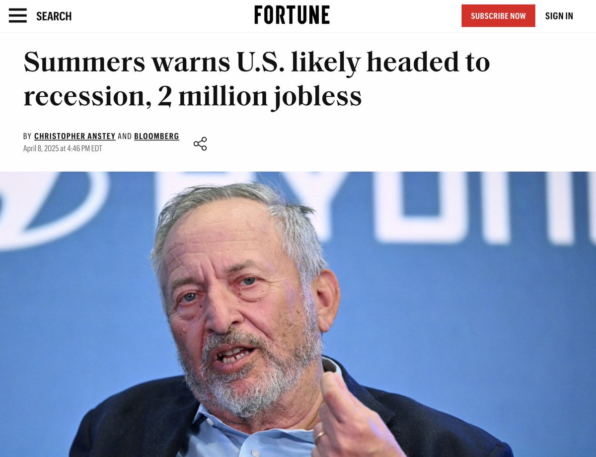firatlux's tweet photo. 🟧George Soros ve Refleksivite

Finansal piyasaların davranışına değindik ama biraz daha derine inelim: Burada Refleksivite dediğimiz bir kavram devreye giriyor. George Soros’un popülerleştirdiği refleksivite, piyasa aktörlerinin beklentilerinin bizzat olayların gidişatını etkilemesini anlatır.
Yani piyasa korkarsa, o korku davranışları değiştirir ve korkulan sonucu doğurur - piyasaların aşağı gittiği bir döngü oluşur.

Ticaret savaşı haberleri piyasada tam olarak böyle bir etki yaratıyor. Örneğin Trump “Müzakere için artık yer kalmadı” diye çıkışınca Mart 2025’te, ertesi gün borsalar çöktü​. Neden? Yatırımcılar en kötüsünü fiyatlıyor: “Artık uzlaşma yok, sürekli tırmanacak bu iş” diye düşünüp hisseleri satıyorlar. Borsanın düşmesi şirketleri ve tüketici güvenini etkiliyor, reel ekonomi yavaşlıyor.
Nitekim ünlü ekonomist Larry Summers bu dönemde “Bu gümrük vergisi belirsizliği talebi soğuttu ve fiyatları yükseltti; en kötü her iki dünyanın birleşimiyle karşı karşıyayız – hem enflasyon hem durgunluk korkusu, geleceğe dair büyük bir belirsizlik var ve bu her şeyi yavaşlatıyor. Dahası vergiler sonucunda ABD'de 2 milyon kişi işini kaybedebilir ” diye özetledi​.

Yani şirketler yatırım planlarını erteliyor, işe alımları durduruyor; tüketiciler harcamaktan çekiniyor. Böylece ekonomik büyüme gerçekten yavaşlıyor. Bu gerçekleşince piyasa “hah bak resesyon geliyor” diye daha da panikliyor.

Görüyorsunuz, beklenti gerçeği yaratıyor, gerçek beklentiyi daha da körüklüyor. Buna ekonomik literatürde kendi kendini gerçekleştiren kehanet de diyebiliriz.

Ticaret savaşı henüz tam etkisini göstermeden bile, beklentisi bile piyasaları ve davranışları değiştirerek etkisini hissettiriyor. Bu döngüyü kırmak zor. Ya güçlü bir politika müdahalesi (örneğin merkez bankalarından koordineli bir aksiyon) lazım, ya da taraflardan biri geri adım atıp belirsizliği azaltacak.

Aksi halde refleksivite bizi istenmeyen bir makro sona doğru sürükleyebilir. Soros’un uyardığı gibi, finansal piyasa dalgalanmaları gerçek ekonomi üzerinde gerçek tahribat yaratıyor. Kurulmaya çalışılan yeni dünya düzeni kargaşadan bir düzen doğurmayı amaçlıyor - Ordo ab Chao.