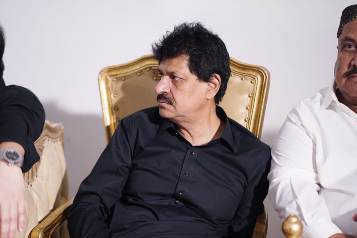 JamKhanShoroPPP's tweet photo. حیدرآباد، 13 اپریل 2025: پاکستان پیپلز پارٹی حیدرآباد ڈویژن کا اجلاس پ��پلزپارٹی خواتین ونگ کی مرکزی صدر و رکن صوبائی اسمبلی سندھ محترمہ ادی فریال تالپور صاحبہ کی زیر صدارت منعقد ہوا۔ 

اجلاس میں پیپلزپارٹی صوبہ سندھ کے صدر نثار احمد کھڑو�� صوبائی وزیر آبپاشی سندھ جام خان شورو،
1/3 https://t.co/X2gLjrbkpp