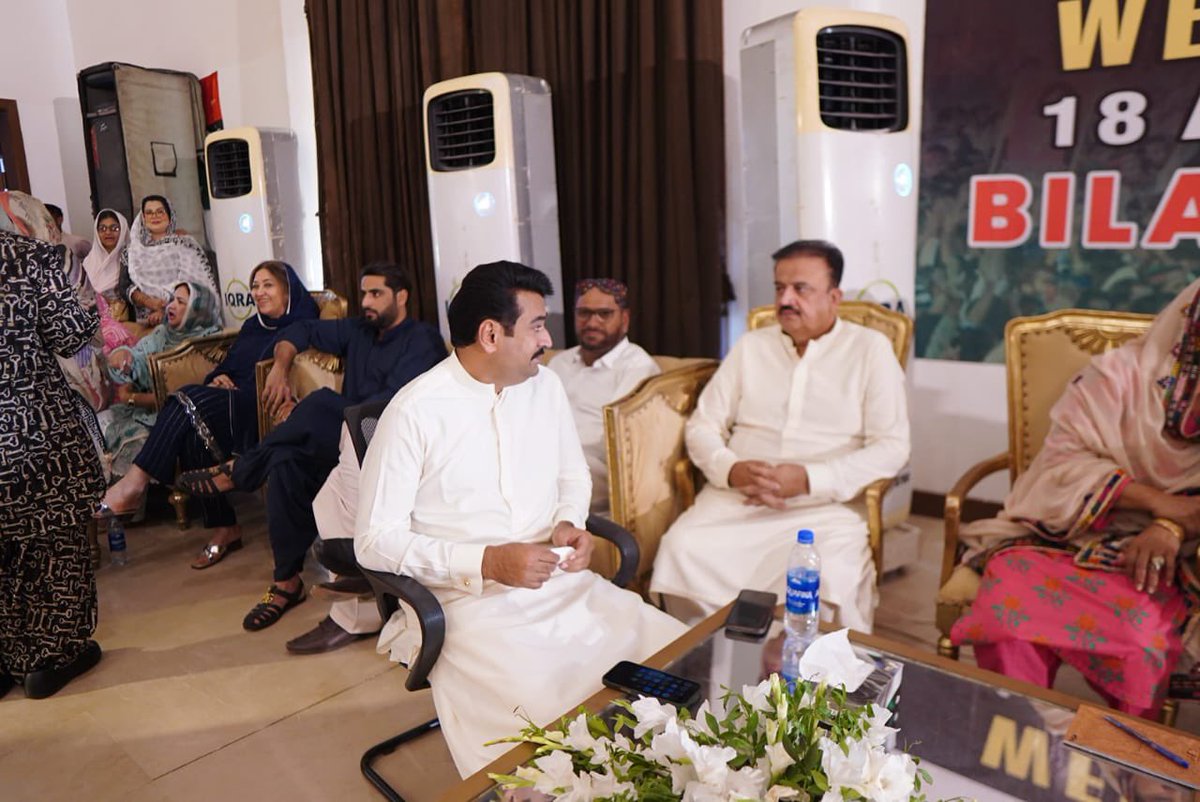 JamKhanShoroPPP's tweet photo. حیدرآباد، 13 اپریل 2025: پاکستان پیپلز پارٹی حیدرآباد ڈویژن کا اجلاس پ��پلزپارٹی خواتین ونگ کی مرکزی صدر و رکن صوبائی اسمبلی سندھ محترمہ ادی فریال تالپور صاحبہ کی زیر صدارت منعقد ہوا۔ 

اجلاس میں پیپلزپارٹی صوبہ سندھ کے صدر نثار احمد کھڑو�� صوبائی وزیر آبپاشی سندھ جام خان شورو،
1/3 https://t.co/X2gLjrbkpp