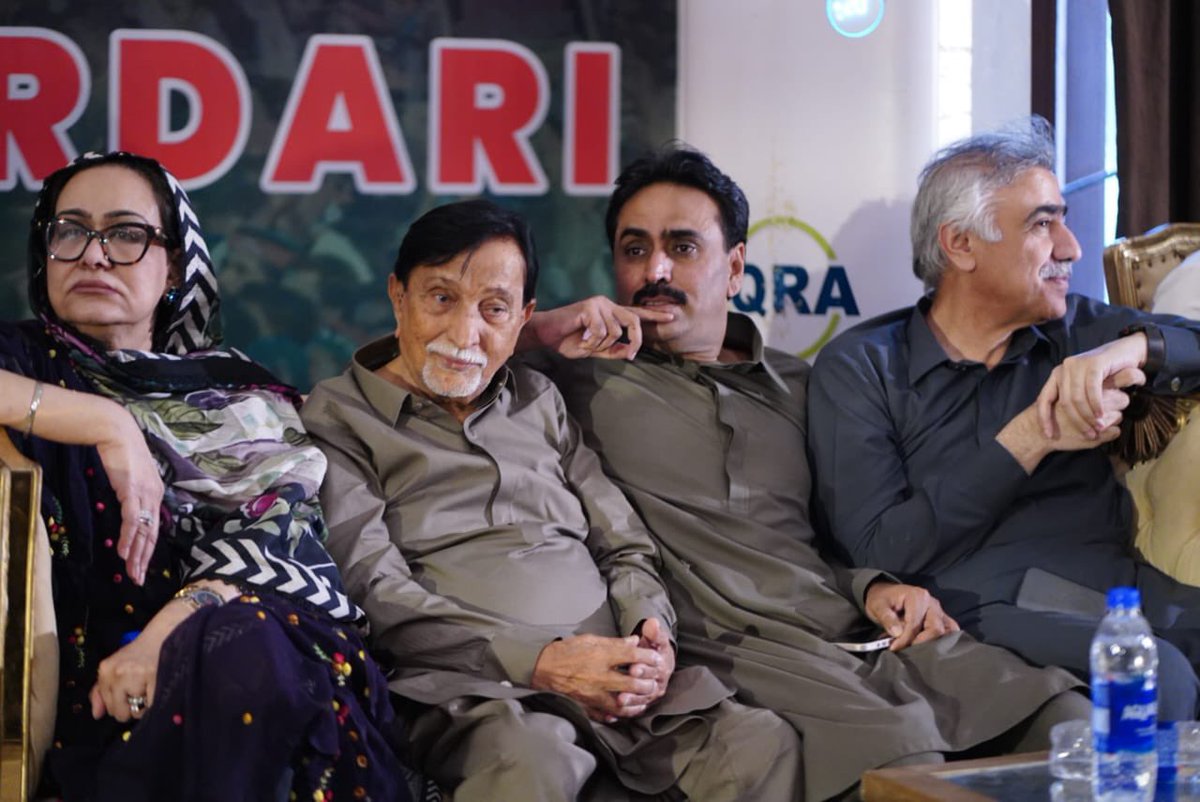 JamKhanShoroPPP's tweet photo. حیدرآباد، 13 اپریل 2025: پاکستان پیپلز پارٹی حیدرآباد ڈویژن کا اجلاس پ��پلزپارٹی خواتین ونگ کی مرکزی صدر و رکن صوبائی اسمبلی سندھ محترمہ ادی فریال تالپور صاحبہ کی زیر صدارت منعقد ہوا۔ 

اجلاس میں پیپلزپارٹی صوبہ سندھ کے صدر نثار احمد کھڑو�� صوبائی وزیر آبپاشی سندھ جام خان شورو،
1/3 https://t.co/X2gLjrbkpp