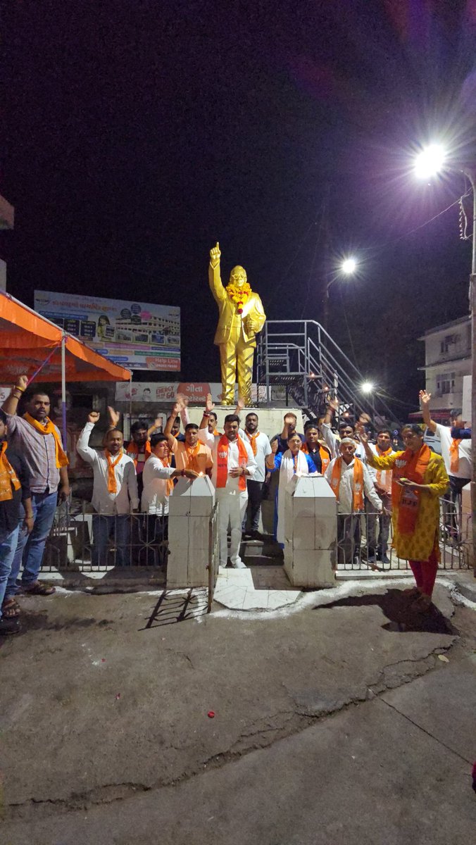 bjpneelrao's tweet image. ભારતના સર્વસમાવેશી બંધારણના શિલ્પકાર &quot;ભારતરત્ન&quot; ડૉ.બાબાસાહેબ આંબેડકરજી ની જન્મજયંતી ની પૂર્વ સંધ્યાએ આંબેડકર ચોક, રાજપીપલા ખાતે નર્મદા જિલ્લા ભાજપ દ્વારા બાબા સાહેબની પ્રતિમાની સ્વચ્છતા કરી દિપોત્સવી કાર્યકર્મનું આયોજન કરવામાં આવ્યું.

આ પ્રસંગે નાંદોદ વિધાનસભાના ધારાસભ્ય ડૉ…