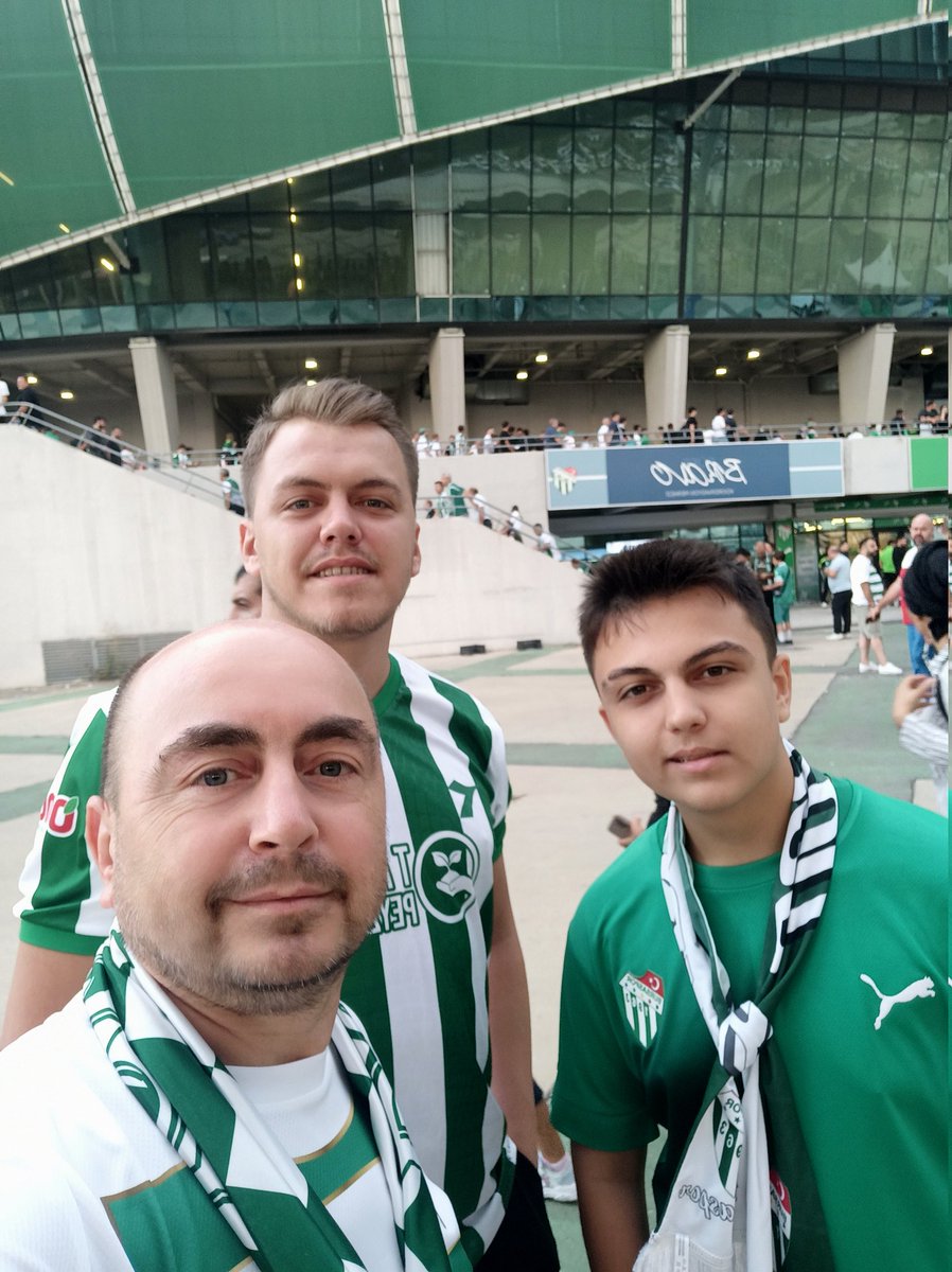 Düşerkende en çok üzülen bizdik.Şimdi sevinmekte en çok bizim hakkımız.Sampiyonluk hakkimizdi ve aldık.Simdi sıra sıra her yıl bir üstlige çıkmak.NE MUTLU BURSASPOR'LUYUM DİYENE.