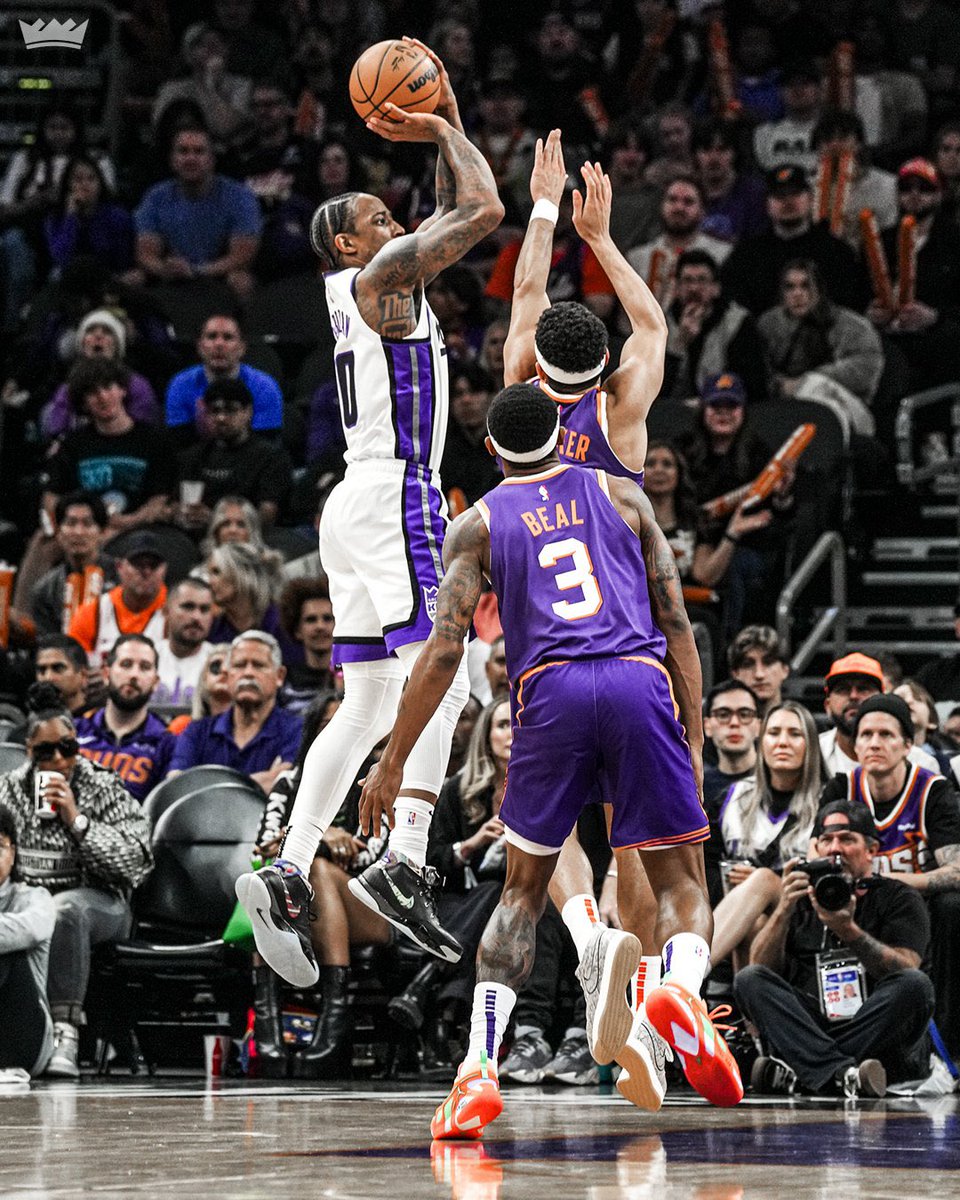 The last giveaway of the season! Thank you to everyone who followed and supported along the way. It allowed me to giveaway a pair of tickets to each home game this season. 

So, who wants to go to the last game of the season?

Will pick a follower who RTs this post!