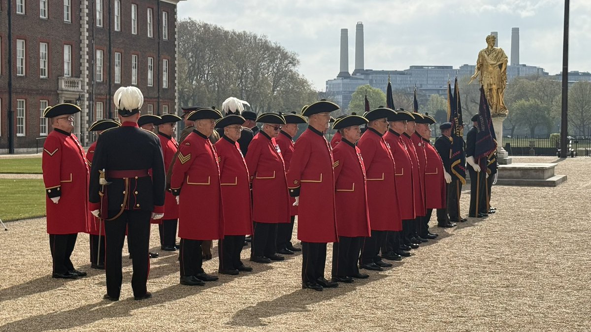 Gunner Net (@gunner_net) on Twitter photo Gunner Sunday - Today the Regimental family joined the In-Pensioners at the Royal Hospital Chelsea.
Once a Gunner, Always a Gunner
<a href="/royalartillery1/">Royal Artillery</a> <a href="/RHChelsea/">Royal Hospital Chelsea</a>
#RAA #oneregiment #findandstrike Gunner Sunday - Today the Regimental family joined the In-Pensioners at the Royal Hospital Chelsea.
Once a Gunner, Always a Gunner
<a href="/royalartillery1/">Royal Artillery</a> <a href="/RHChelsea/">Royal Hospital Chelsea</a>
#RAA #oneregiment #findandstrike