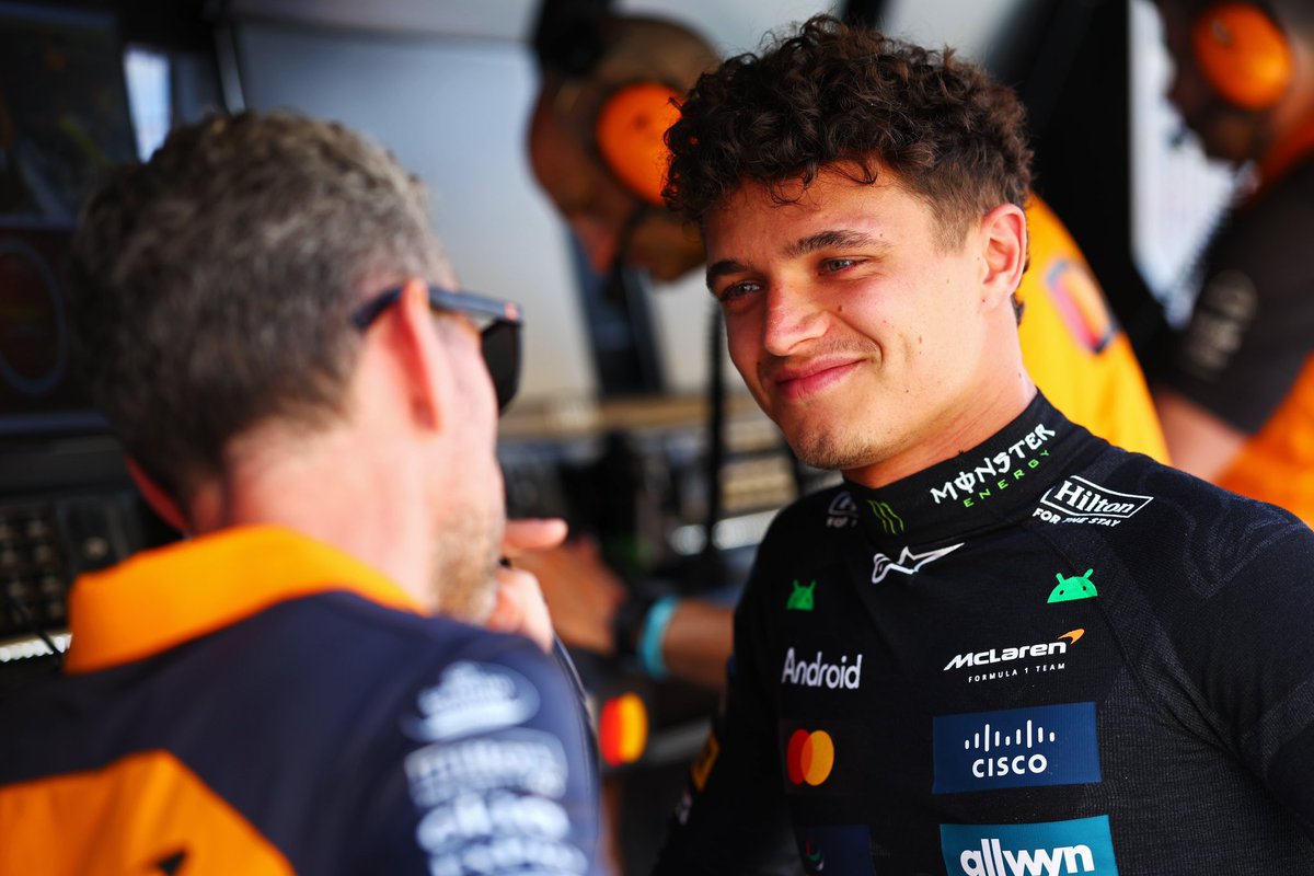 LogitechG's tweet photo. P1 @OscarPiastri 🏆
P3 @LandoNorris 👏 

Another DOUBLE PODIUM for @McLarenF1 🧡 #BahrainGP https://t.co/1Mf0lZqfae
