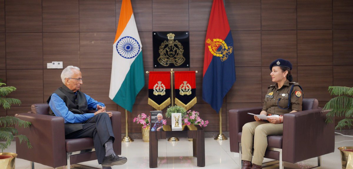 azad860111's tweet image. #BeyondTheBadge का 12वां एपिसोड बताता है कि कैसे एक सच्चे अफसर चुनौतियों से लड़कर मिसाल बनता है।

“माफियाओं की कमर तोड़ने का काम सिर्फ एक मुख्यमंत्री ही कर सकता है” — पूर्व DGP श्री प्रकाश सिंह
योगी जी की Zero Tolerance नीति को मिला कड़ा समर्थन।

#UPPolice #PrakashSingh…