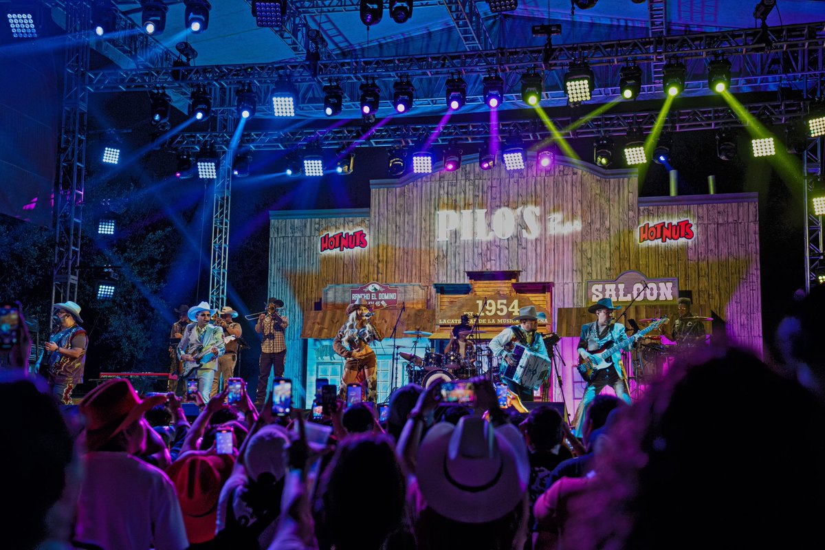 yuliflores's tweet photo. TECATE PAL NORTE 🤠 @LaCaseteraMX https://t.co/b2YMgoCBEX