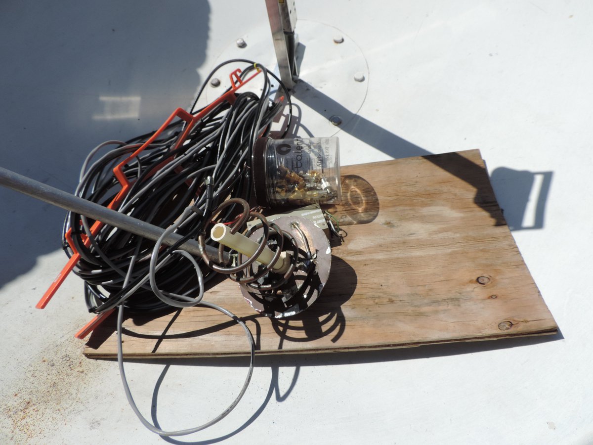 fearlesslyloyal's tweet photo. #Staticreduction and also #Filtering using 1/4 wave shorted stubs using semi-rigid coax. This has proven quite effective in protecting LNA's from lightening and static discharges https://t.co/l1wQcHpNoZ
