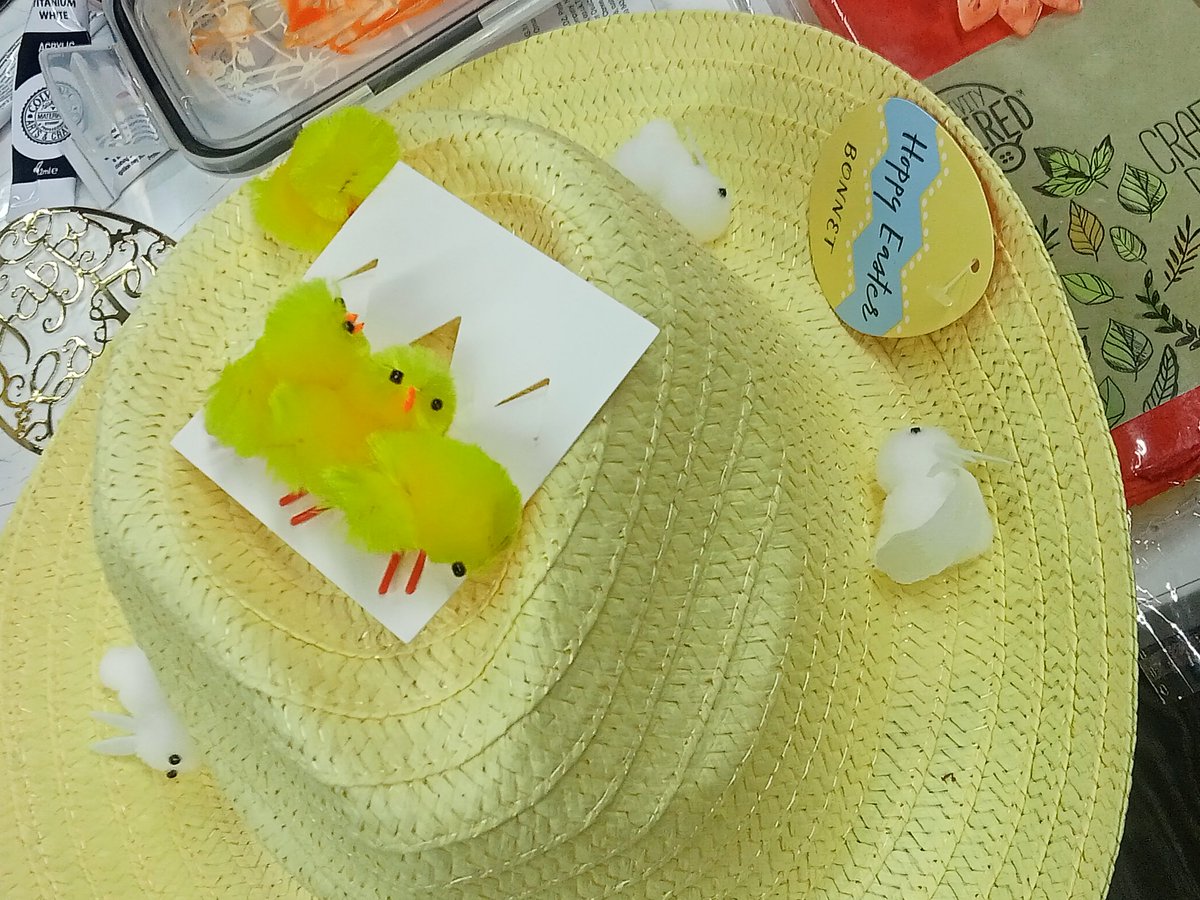 Today was all about the Easter bonnet over <a href="/Coffee4Craig/">Coffee4Craig</a> 👒🐣🐇🎨🖌️
