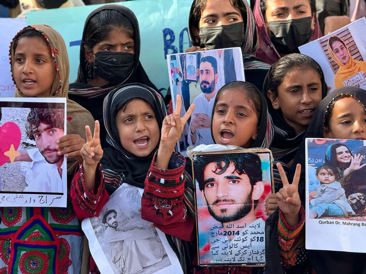 BYCKech's tweet photo. کیچ: بلوچ یکجہتی کمیٹی ءِ آرگنائیزر ڈاکٹر ماہ رنگ، مرکزی رھشون کماش سبکت اللہ بیبگر بلوچ بیبو بلوچ، گلزادی بلوچ، ءُ سنگت چیف سفر ءِ زورانسری دزگیری ءِ بگیری ءَ مرچی 13 اپریل ساھت بیگاہ ءِ 4 بجا شھید فدا چار راہ ء�� چہ بی وائی سی کیچ ھنکین ءِ نیمگ ءَ چہ یک زھرشانی روانکے کشگ بوتگ۔ https://t.co/IYg4p0qXnq
