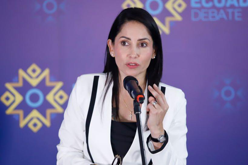 Ecuador a segunda vuelta. 🇪🇨 
Con encuestas en el margen de error y empate técnico: <a href="/DanielNoboaOk/">Daniel Noboa Azin</a>  vs <a href="/LuisaGonzalezEc/">Luisa González</a> 

Yo creo que será #NoboaPresidente2025