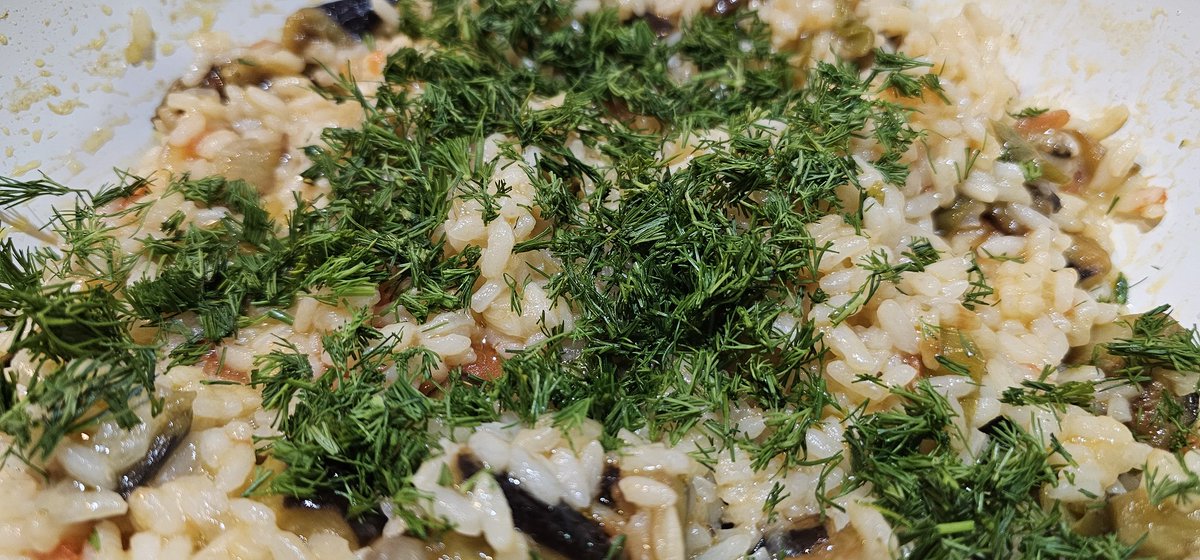 VegieDelicious's tweet photo. Patlıcanlı Pilav a fragrant Turkish rice dish with eggplant  fresh dill served at room temp for max flavour. First tasted in Istanbul, thanks to dear Günay Abla.
Pure summer joy!
Günay Abla’dan yadigâr, mis kokulu, dereotlu yaz pilavı. Ilık servis edilir. https://t.co/YJxKDKxXvQ