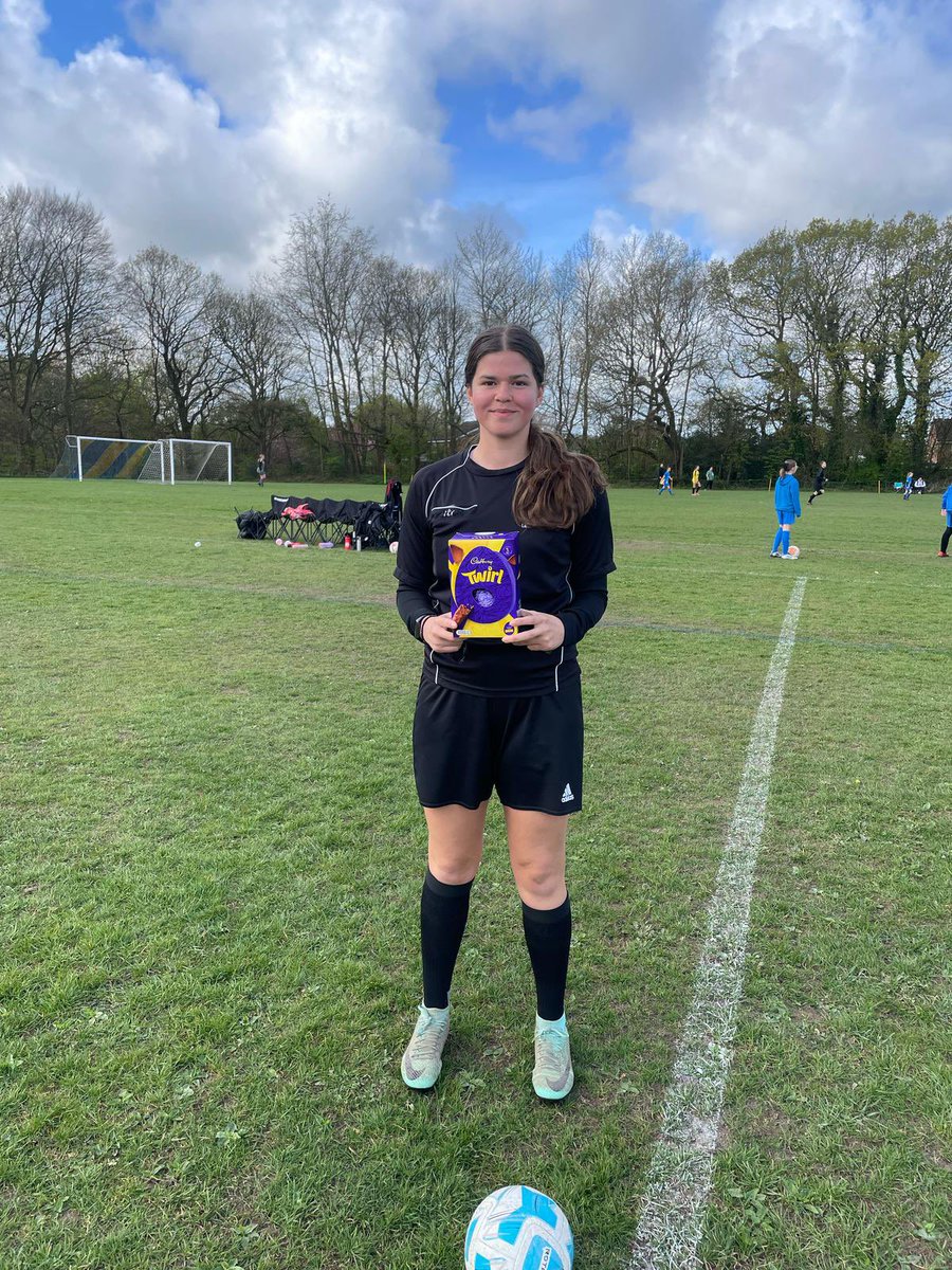 Lostock_HallJFC's tweet photo. Our u8 Girls (Pumas) presented the referee with an Easter Egg after their game today, as part of the @DXTL National @refspect Awareness Weekend
#NoRefNoGame
#ThanksRef https://t.co/DtLF4RQN79