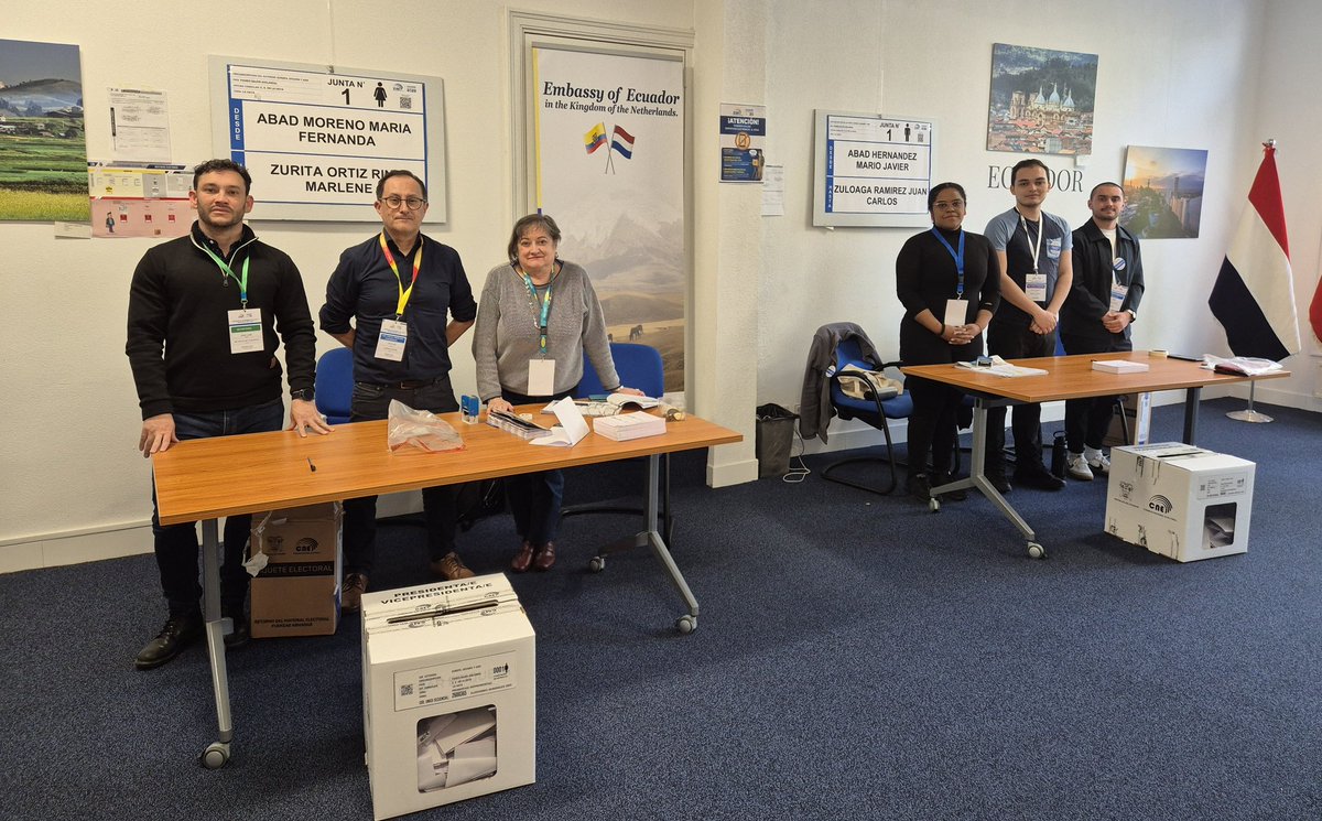 🏠Concluye el proceso electoral en La Sede de la Embajada del Ecuador en Países Bajos.

Los miembros de las Juntas Receptoras del Voto inician el escrutinio. 🗳

<a href="/AtpTeran/">Andres Teran Parral</a>