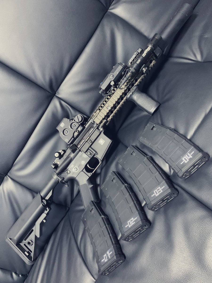 東京マルイ M4A1のハンドガードをVFC製に変更したカスタムMK18

#ガスブロを晒そう