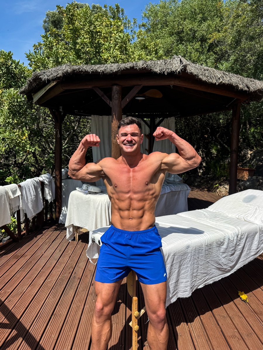 RobLipsett's tweet photo. Here’s what you need to focus on to achieve your dream physique 

(in order of importance) 🧵