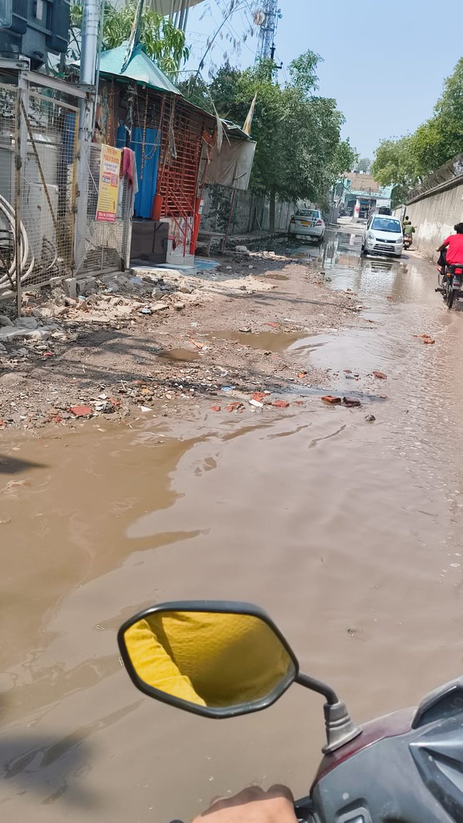 amitsri26's tweet photo. @myogiadityanath Sir,
Drain near Yadhu Public School, Noida 73 is overflowing and filthy water flooding on road. Repeated complaints to authorities, but no action yet. Situation is worsening. Urgent intervention needed.
@noida_authority  @CMOfficeUP  @dmgbnagar   @myogioffice https://t.co/iDc5Tm29xW