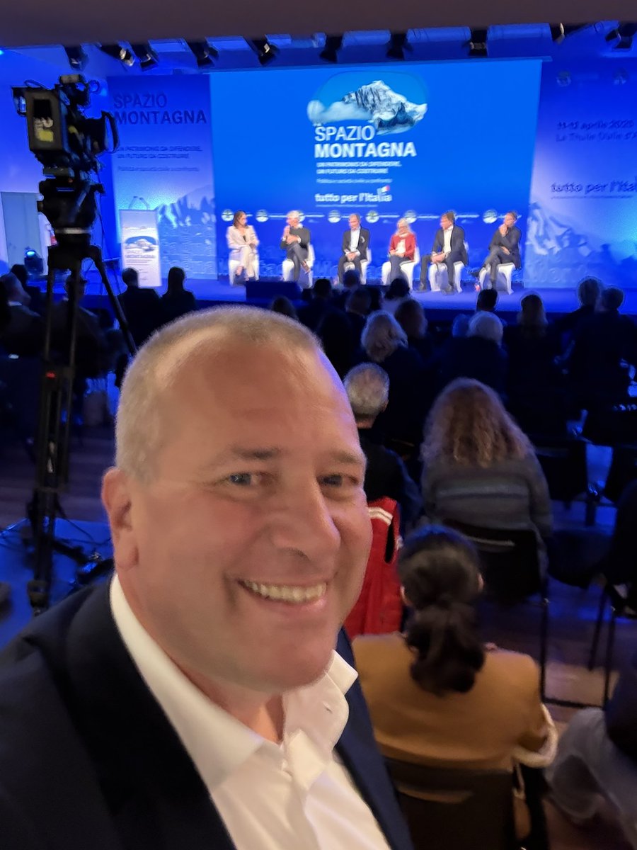 urziale's tweet image. Per gente di montagna come noi che Fratelli d’Italia dedichi una due giorni alla montagna (a La Thuile in Valle D’Aosta) è ossigeno e manifestazione di grande attenzione. Presenti tanti
Ministri e sottosegretari di FdI ed amministratori di tutta Italia.