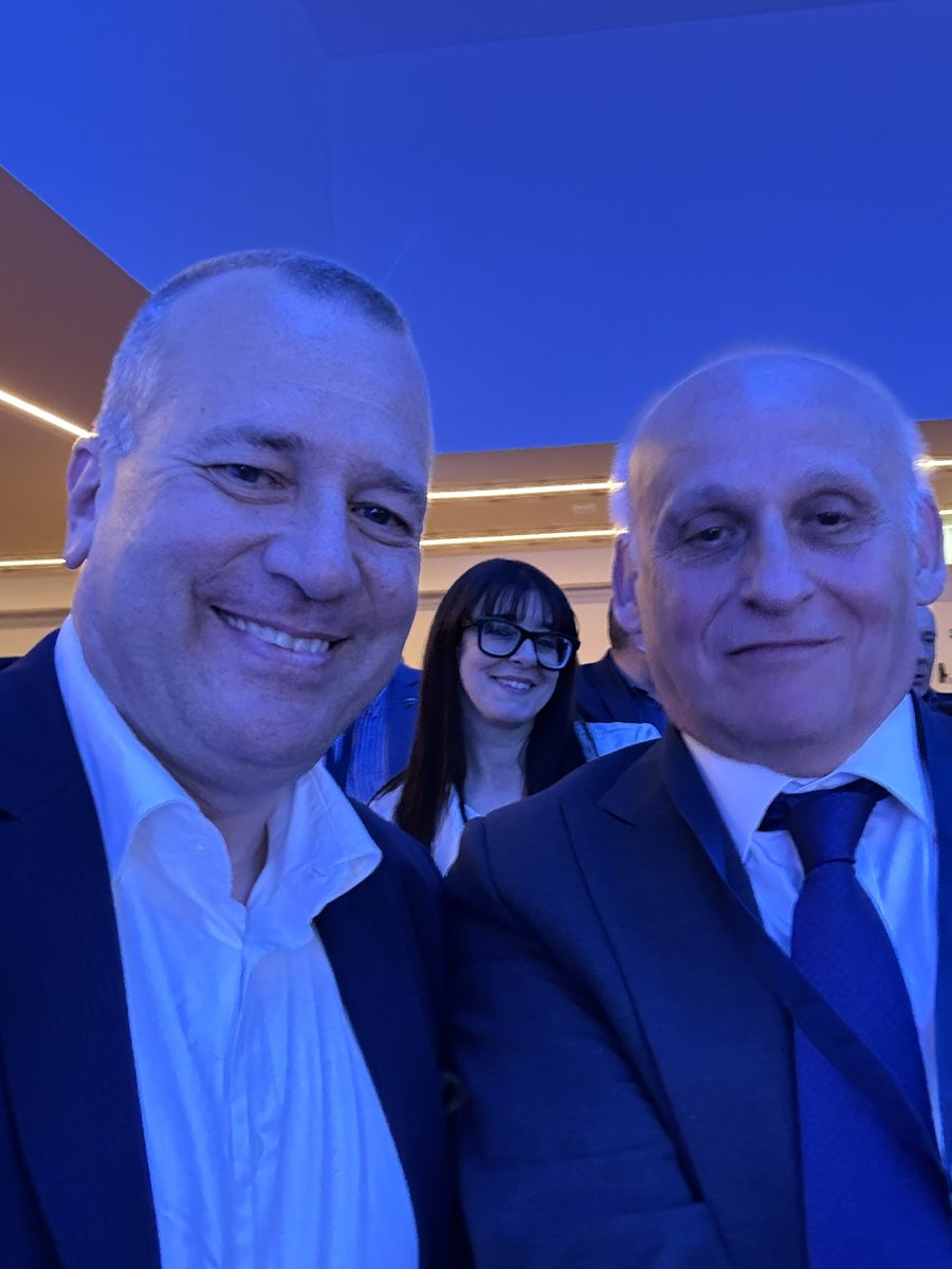 urziale's tweet image. Per gente di montagna come noi che Fratelli d’Italia dedichi una due giorni alla montagna (a La Thuile in Valle D’Aosta) è ossigeno e manifestazione di grande attenzione. Presenti tanti
Ministri e sottosegretari di FdI ed amministratori di tutta Italia.