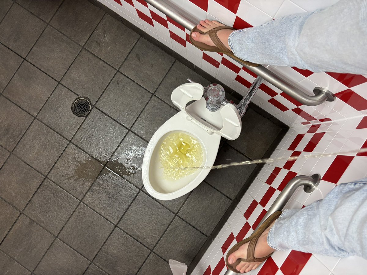 ShayneQuilted's tweet photo. Five Guys, Columbia SC #shwing https://t.co/0aRf8n3yea