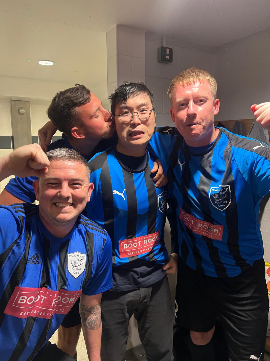 Was a pleasure to host our supporter from the other side of the world for todays game. Poets all over the world 🌍 💙🖤