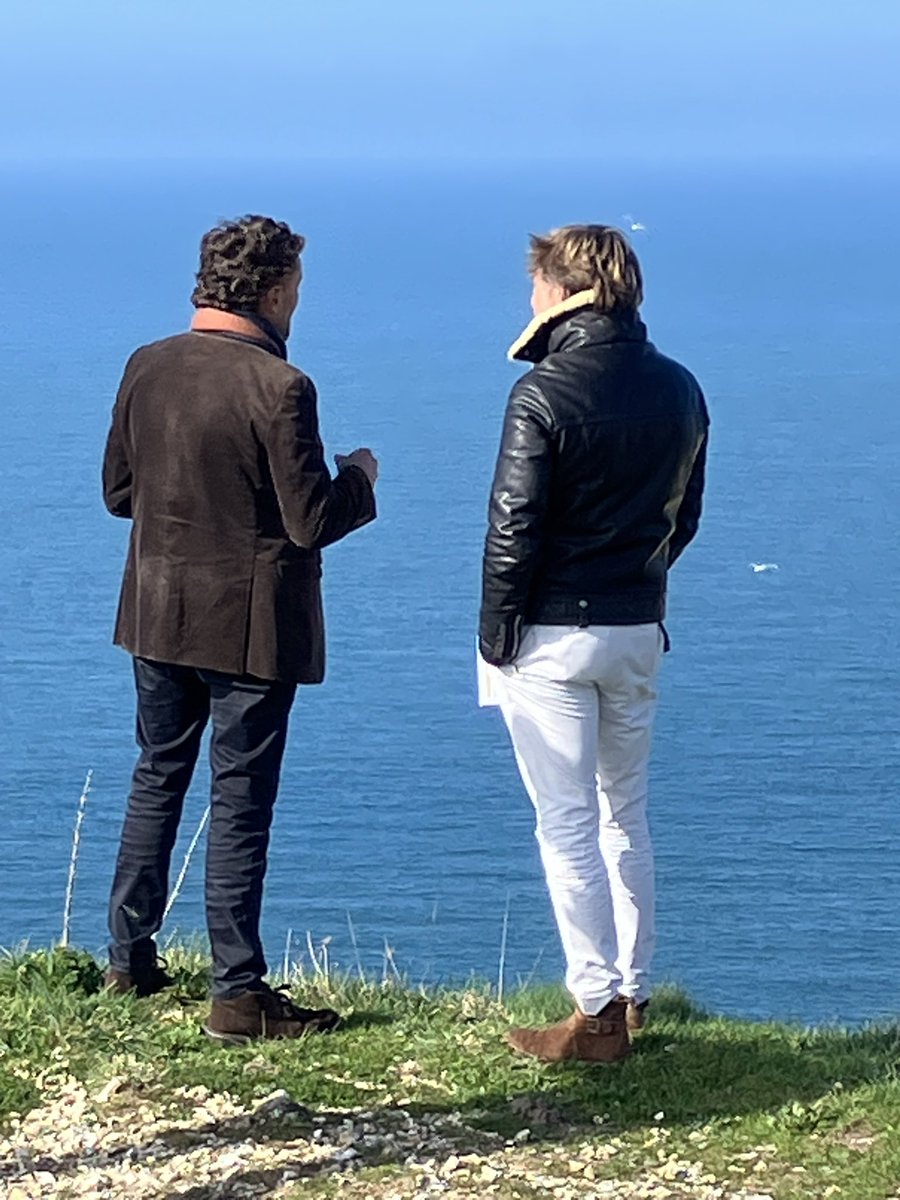 LaurentDelahous's tweet image. À ce soir #rdv @20h30ledimanche avec #sylvaintesson direction #Etretat ☀️@FranceTV