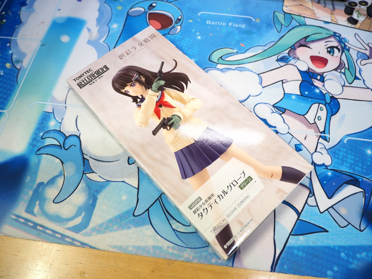 「HGデュエルブリッツの塗装もさすがに乾いただろうってことで デカール貼り開始。 」|ぜっぷらのイラスト