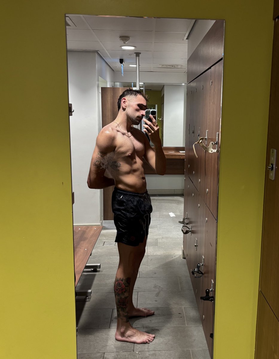 ciarn98's tweet image. Gotta get comfortable with being uncomfortable. 
Been Plugged all day 🌚