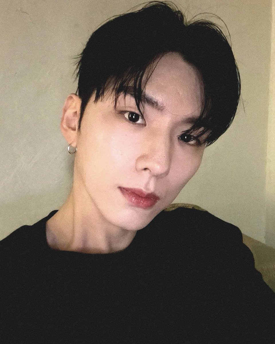 monhypenx's tweet image. ⛓️🖤☠️⛓️‍💥  and 🌼🌅💛✨ or whatever 
#monbebeselcaday #mbbsd