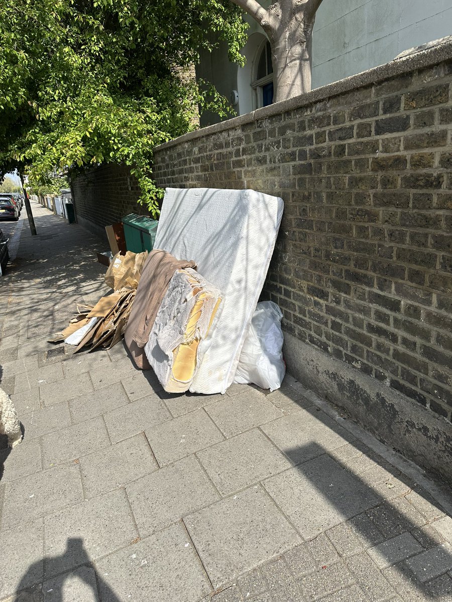 OliverWParry's tweet photo. @WBC_Help please can you urgently look into the fly-tipping on the corner of Beechcroft Rd &amp; Dalebury Rd
SW17? The mattress &amp; chest of drawers have been here for over a week and it's beginning to smell! Cc @WandswrthLabour @jackamayorcas @LizzyDobres @DrRosena @wandsworth https://t.co/YHk8lL9VdN