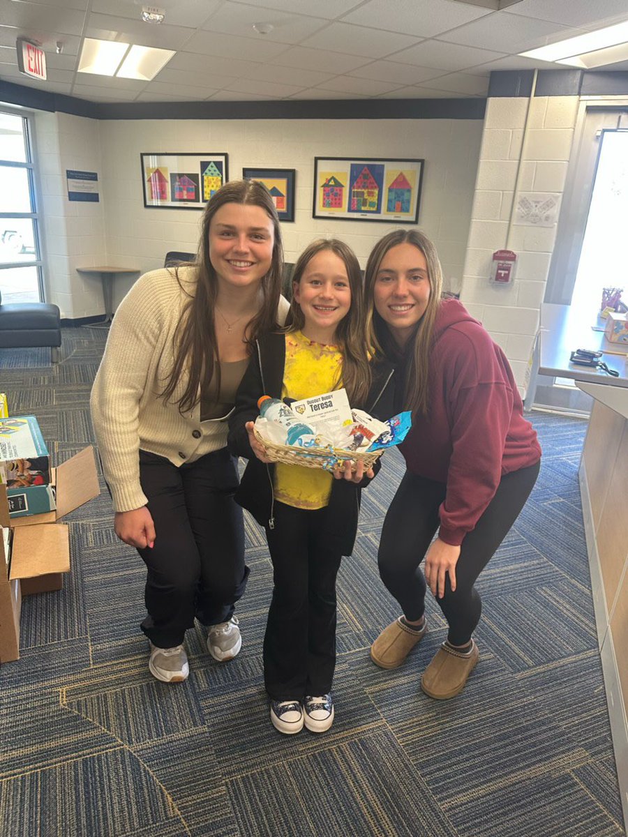Dugout Buddy 🥎🐝

This year we are having a youth player join us in the dugout each game.

Meet our first buddy, Teresa Corsetti! We are excited for her to join our team tomorrow vs. Bedford. 

Pretty awesome to be visited by two special seniors, Sydney Hastings &amp; Ava Stripp!