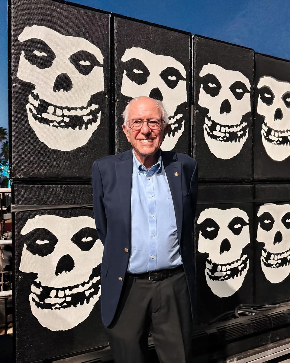 ZombiPSlayer666's tweet photo. #BernieSanders is the true #GOAT!!
#BERNIECHELLA https://t.co/wzFOqQigl1