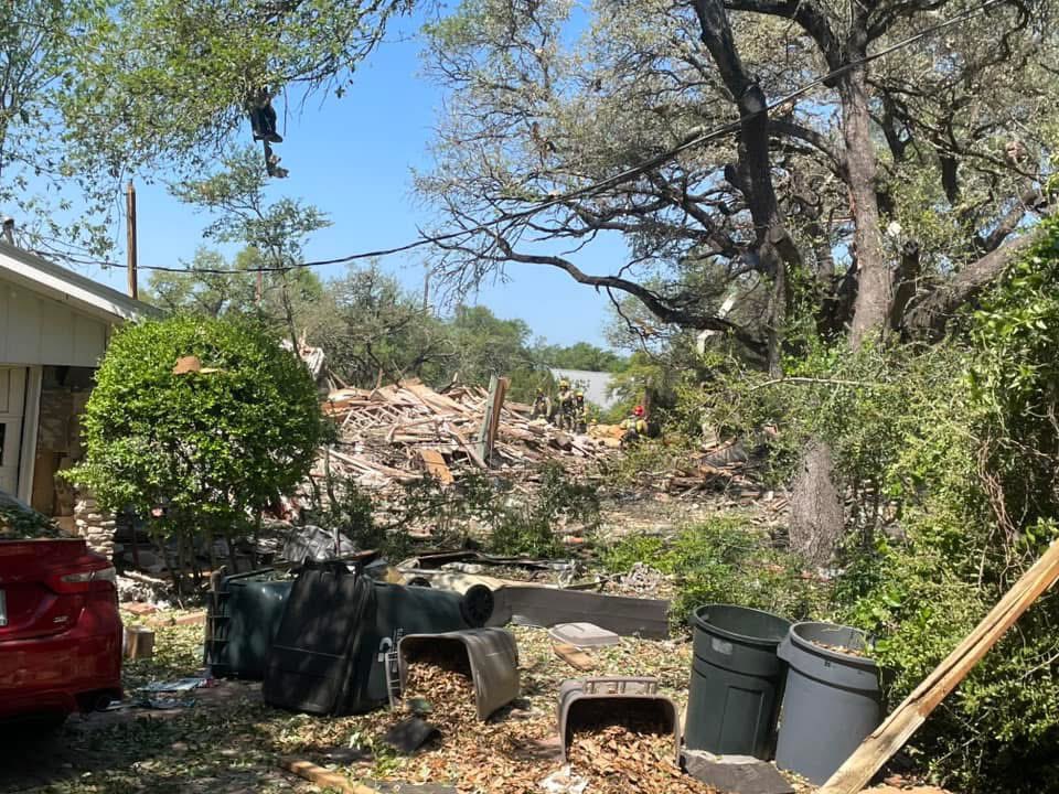 mmber's tweet photo. Explosion 10400 Double Spur Loop and DK Ranch Rd in NW Austin, TX. Unable to rule out an aircraft yet but they dont think it’s likely. No cause yet. At least 4 other homes affected. Patients at neighboring address were trapped by ceiling debris. LEO is clearing one home at a time https://t.co/PFbq2ygh5X