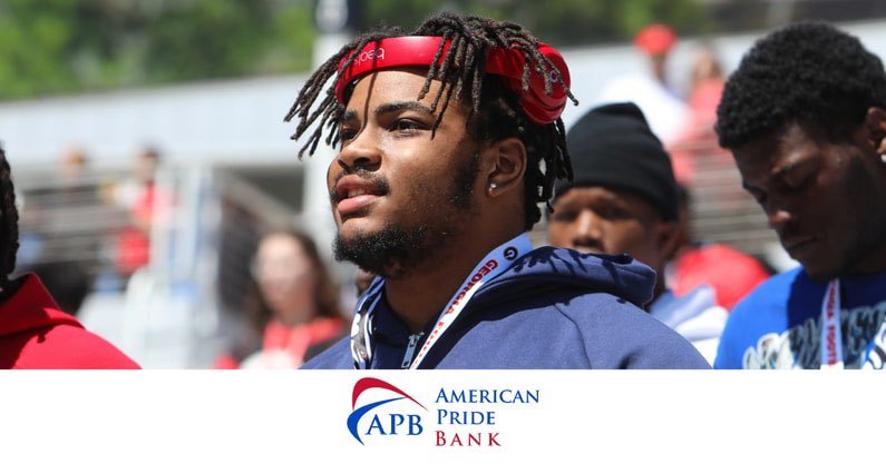 Cincinnati OL commit Solomon Mathis picked up an offer from Georgia on Saturday at G-Day as a DL. He gives some insight into what it means. #GoDawgs

Story: on3.com/teams/georgia-…