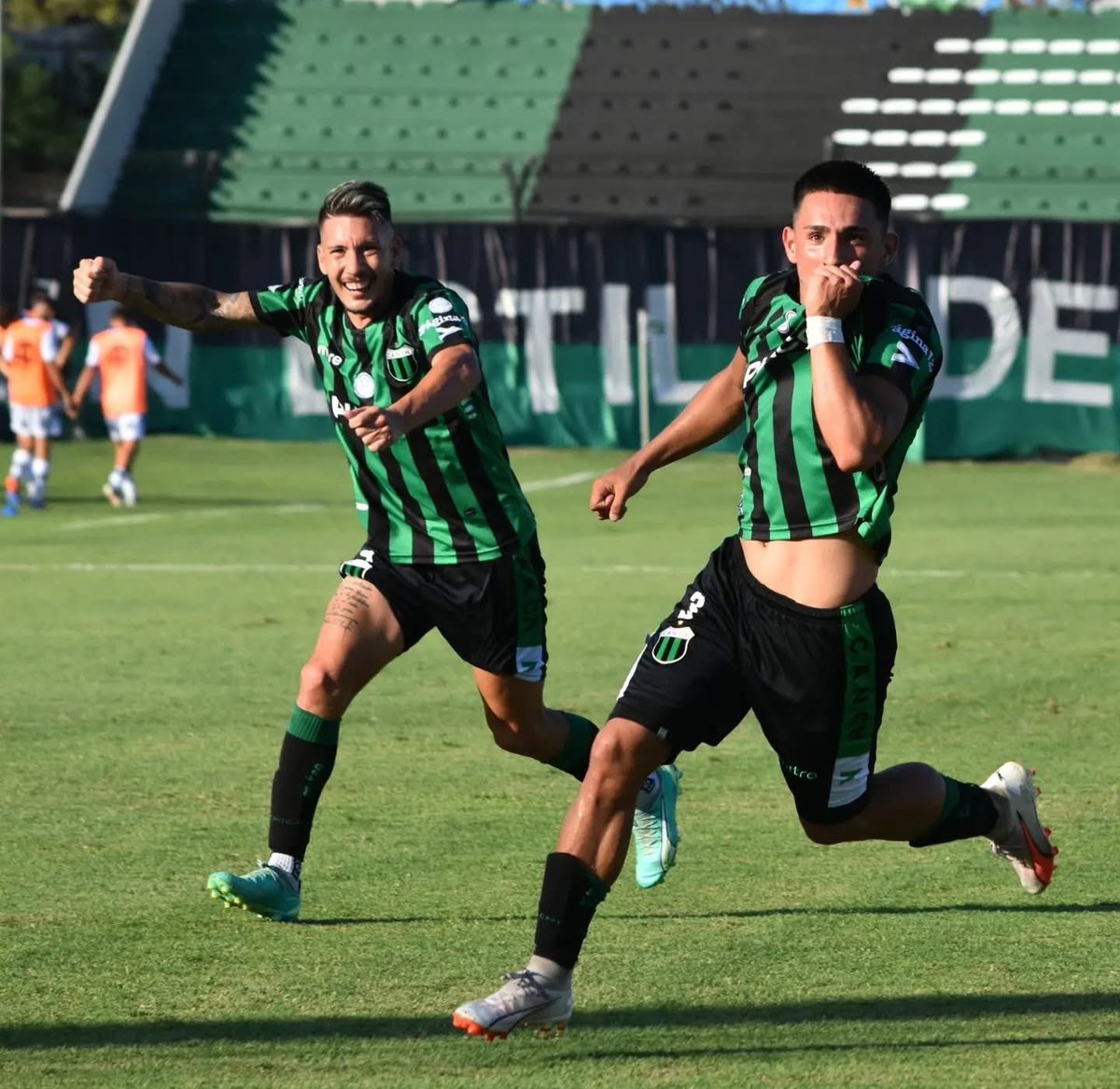 NuevaChicago's tweet photo. 13 de abril | Día Internacional del 𝗯𝗲𝘀𝗼😘

Estos son algunos de los 𝗯𝗲𝘀𝗼𝘀 que marcaron nuestra historia. https://t.co/wckGmYywKu