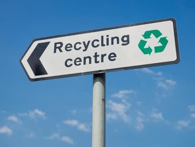 Warwickshire County Council is reminding residents that recycling is even easier with extended summer opening times now in operation. Find out more: warwickshire.gov.uk/news/article/6…
