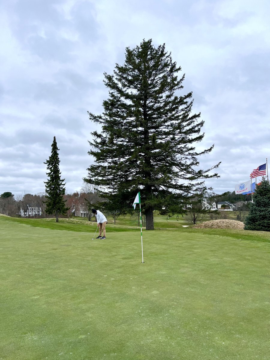 EmersonLotzia's tweet image. tossin&apos; darts and stealin&apos; hearts … squeezed in a morning round with the sizzling @SamirDaouk on masters sunday… time to be a useless piece of shit on my couch the rest of the day LFG 🫡