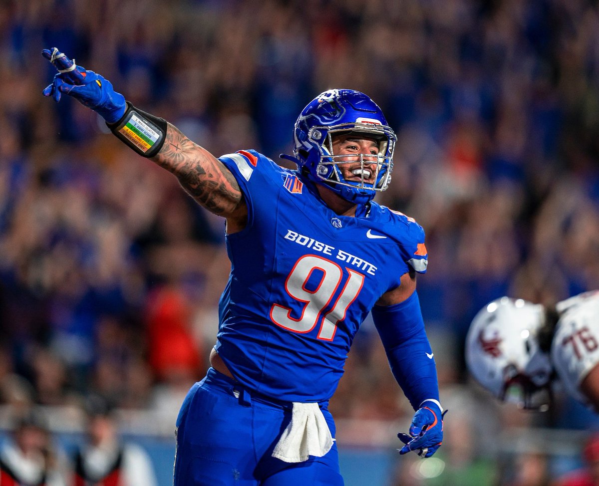 Ta'a Malu (@ta_amilo) on Twitter photo #AGTG After an amazing visit I am thankful and beyond blessed to receive an offer from Boise State University!! Thank you <a href="/CoachChinander/">Erik Chinander</a> <a href="/coachfrankmaile/">Frank Maile</a> <a href="/BroncoSportsFB/">Boise State Football</a> for believing in me! Thank you <a href="/Coach_SD/">Spencer Danielson</a> for that great meeting and conversation! 🙏 #BleedBlue #AGTG After an amazing visit I am thankful and beyond blessed to receive an offer from Boise State University!! Thank you <a href="/CoachChinander/">Erik Chinander</a> <a href="/coachfrankmaile/">Frank Maile</a> <a href="/BroncoSportsFB/">Boise State Football</a> for believing in me! Thank you <a href="/Coach_SD/">Spencer Danielson</a> for that great meeting and conversation! 🙏 #BleedBlue