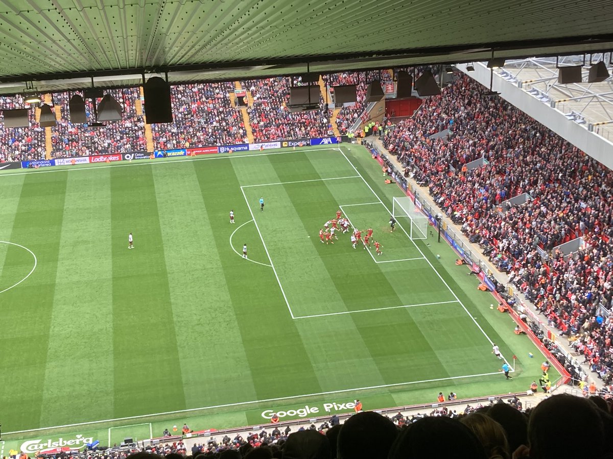 JanMulder11's tweet photo. Wat een belevenis om bij te zijn, gisteren Manchester City, vandaag Liverpool. https://t.co/v6xPR9uVQU
