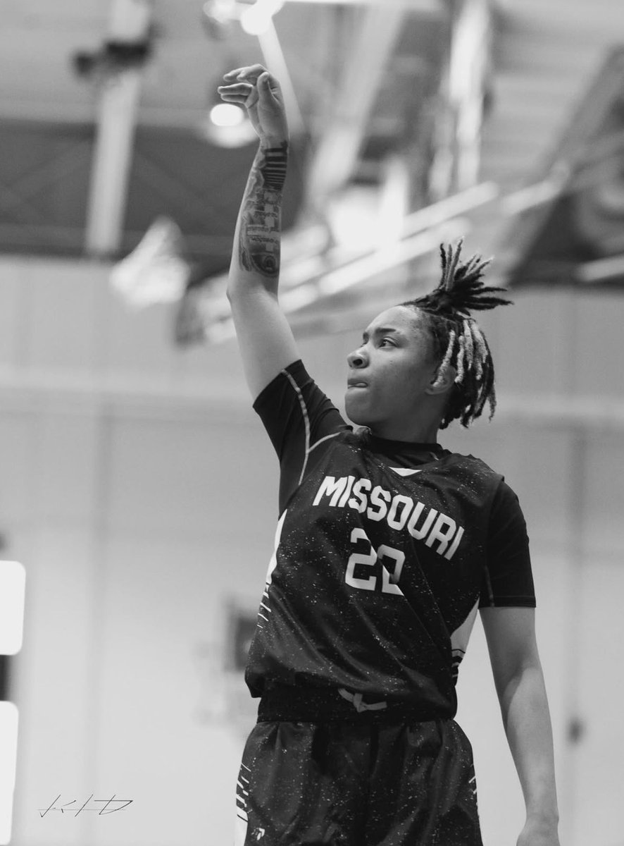 AnondaFord's tweet photo. Had a good time playing in the DiRenna All Star game and winning top scorer for the Missouri side!! @DiRenna https://t.co/IGyhzaQpsn