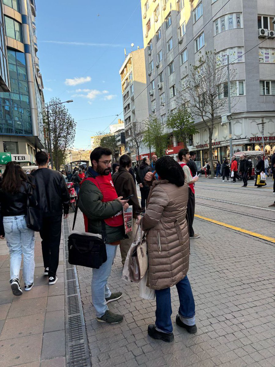 Bugün #Eskişehir'de "Hayırlı olsun TÜSİAD" bildirilerimizle Doktorlar Caddesi’ndeydik.

#HayırlıİşlerTÜSİAD 

Her dönem hep kazandınız. 
Çok kazandınız.

Emin olun buna dur diyeceğiz TÜSİAD.