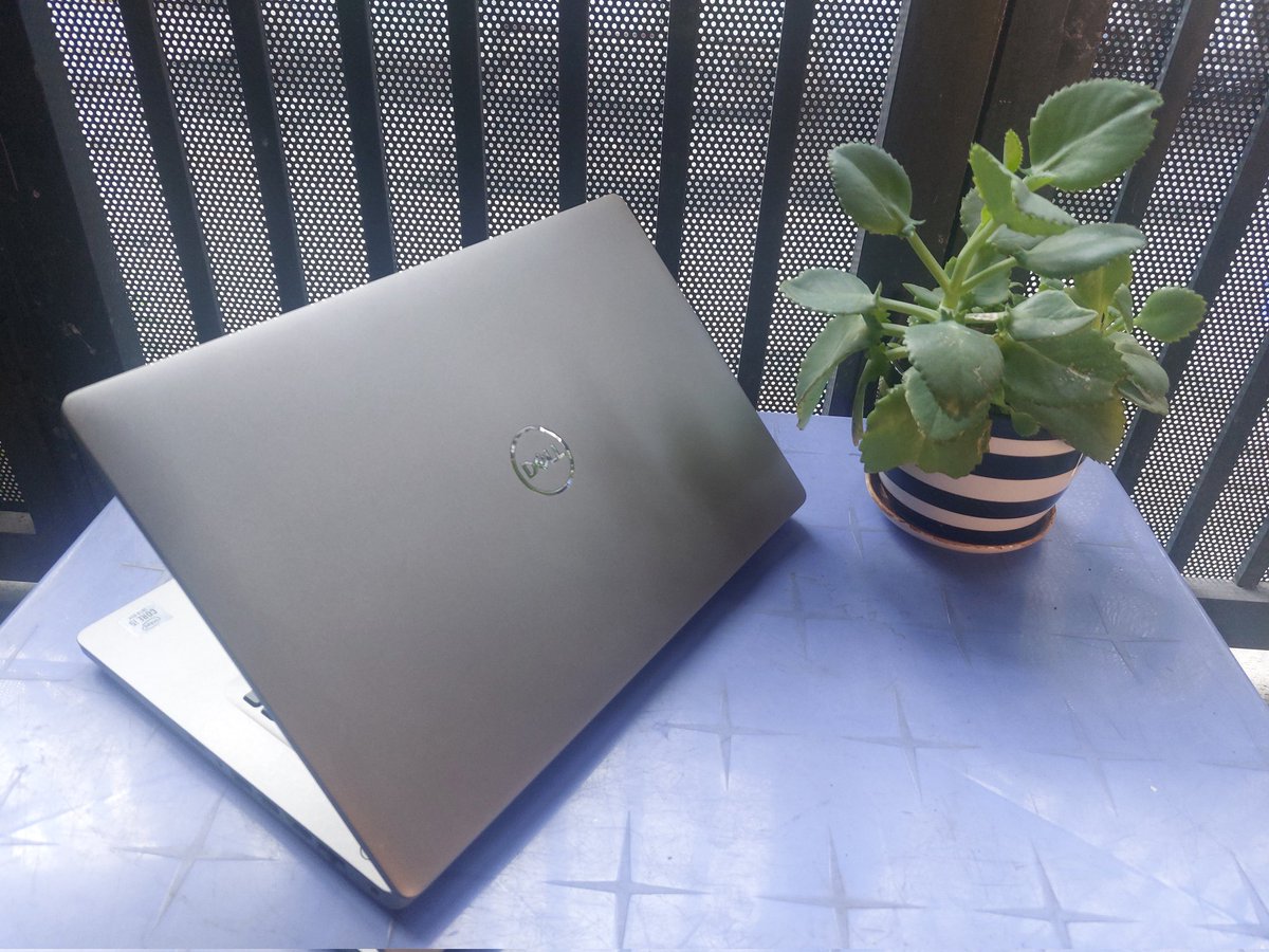 Laptop NiNa tweet media