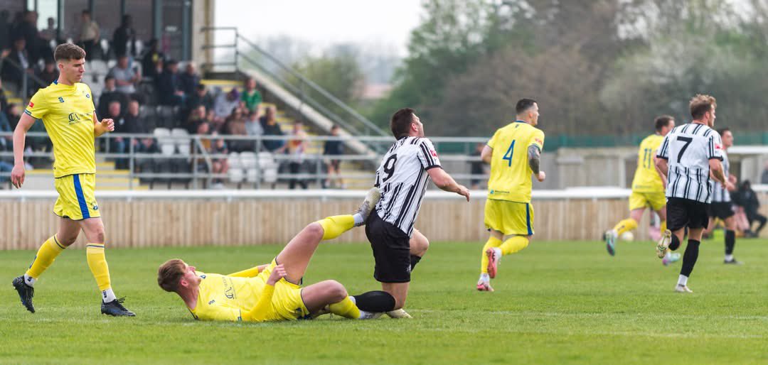 brodieian's tweet photo. A narrow 0-1 defeat for @Ashington_FC at home v @TheGarforthTown yesterday in the @NorthernPremLge https://t.co/nrbykseXzZ