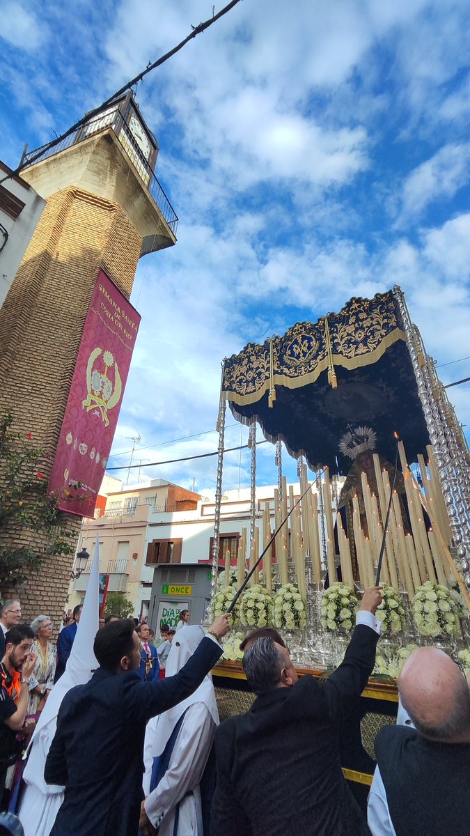 María Stma de la Victoria en el palquillo para iniciar la carrera oficial.
#SaludyVictororia #LaBorriquita #DomingodeRamos #SsantaCoriadelRio25